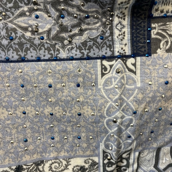 602- Beautiful sleeveless blouse - Picture 7 of 8